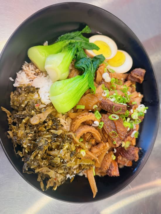 B4. Braised Beef Offal Rice/B4.红烧牛杂饭